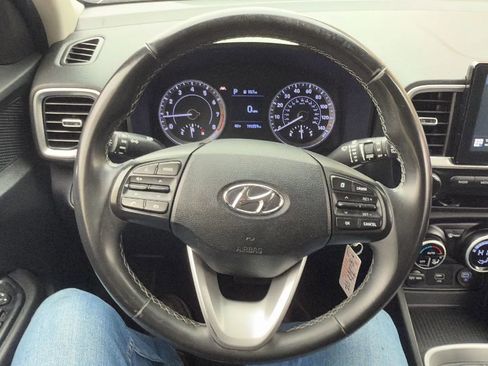 Used 2021 Hyundai Venue SEL image 10
