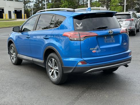Used 2018 Toyota RAV4 XLE image 10