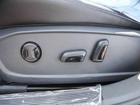 New 2026 Volkswagen Jetta SE FWD image 10