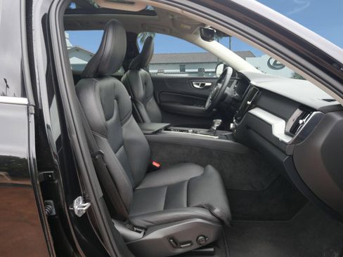 Used 2019 Volvo XC60 T5 Momentum w/ Protection Package Premier image 13