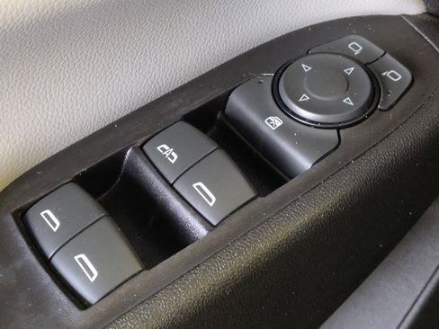 Used 2018 Chevrolet Equinox LS FWD image 27