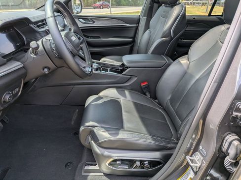 Used 2023 Jeep Grand Cherokee Overland w/ Adv Protech Group III image 15