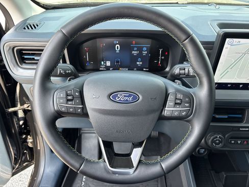 Used 2025 Ford Maverick Lobo image 28