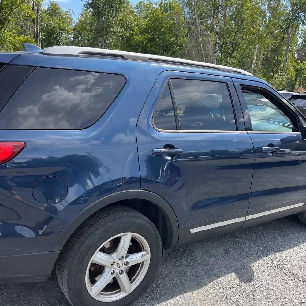 Used 2017 Ford Explorer XLT w/ Equipment Group 202A AWD/4WD image 9