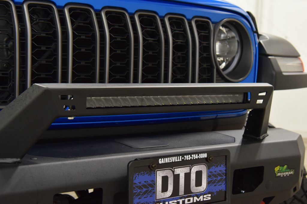 Used 2025 Jeep Gladiator Rubicon w/ Safety Group AWD/4WD image 14