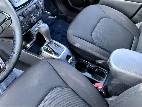 Used 2019 Jeep Renegade Altitude w/ Quick Order Package 2XM image 16