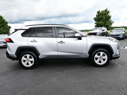 Used 2021 Toyota RAV4 XLE w/ Convenience Package AWD/4WD image 5