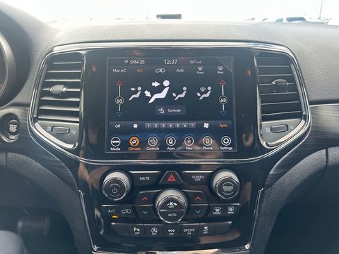 Used 2021 Jeep Grand Cherokee Laredo X AWD/4WD image 21