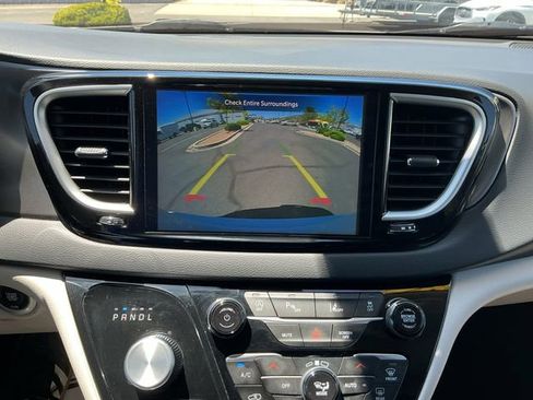 Used 2024 Chrysler Pacifica Touring-L FWD image 24
