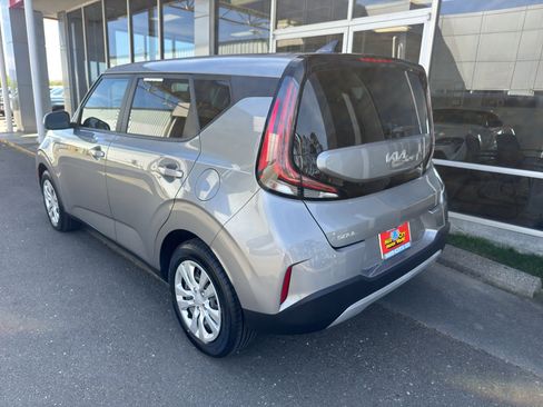 Used 2023 Kia Soul LX FWD image 9