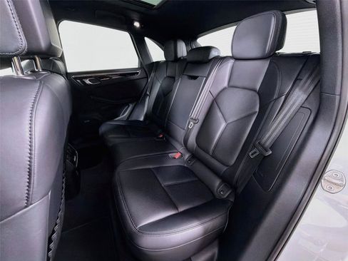 Certified 2022 Porsche Macan AWD/4WD image 26