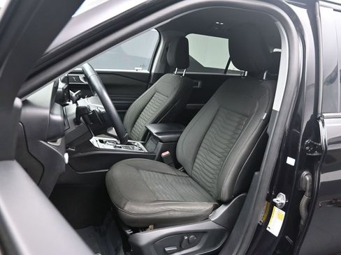 Used 2020 Ford Explorer XLT w/ Comfort Package image 18