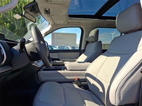 New 2025 Ford Expedition Max Active image 6