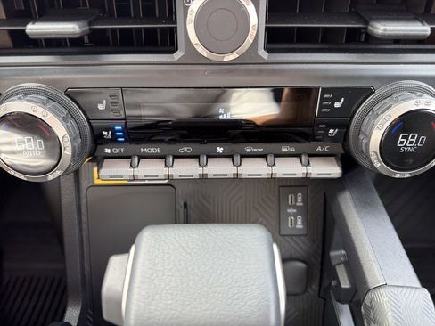 Used 2025 Toyota 4Runner Limited image 33