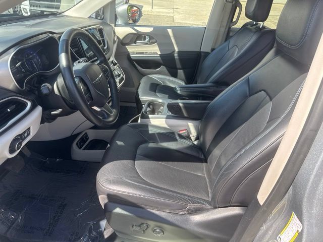 Used 2021 Chrysler Pacifica Touring-L FWD image 24