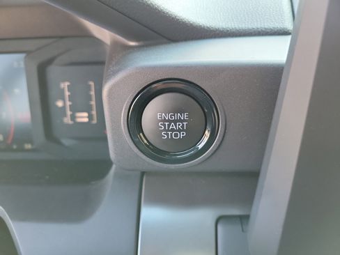 Used 2025 Toyota Tacoma SR5 AWD/4WD image 20