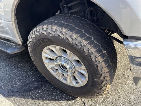 Used 2022 Ford F250 XLT image 2