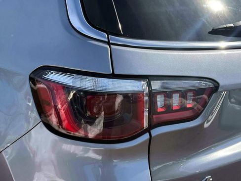 Certified 2019 Jeep Compass Latitude AWD/4WD image 11