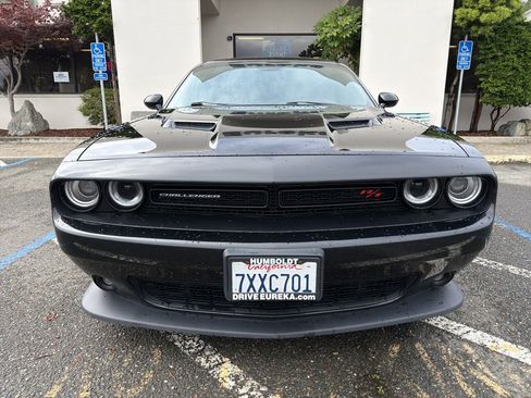 Used 2017 Dodge Challenger R/T Scat Pack w/ Leather Interior Group image 2