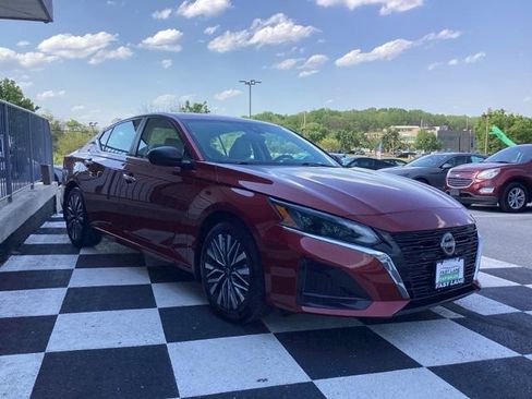 Used 2024 Nissan Altima 2.5 SV FWD image 4