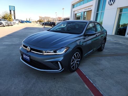 New 2026 Volkswagen Jetta SE image 3