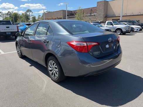 Used 2017 Toyota Corolla LE image 3