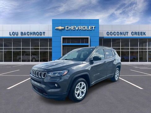Used 2024 Jeep Compass Latitude AWD/4WD image 4