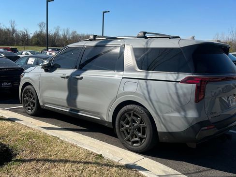 Used 2025 Kia Carnival SX Prestige image 4