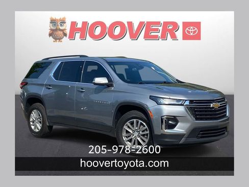 Used 2023 Chevrolet Traverse LT FWD image 1