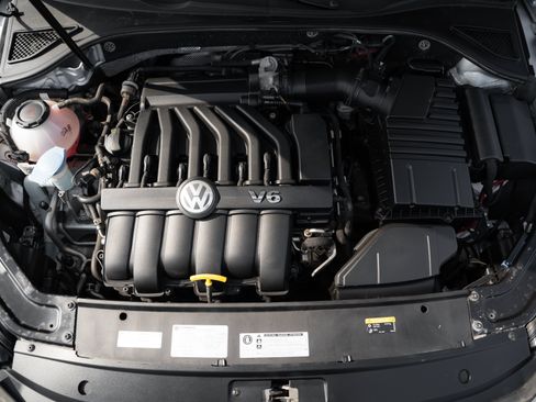 Used 2018 Volkswagen Passat GT FWD image 29