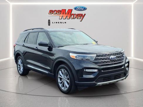 Used 2023 Ford Explorer XLT w/ Equipment Group 202A AWD/4WD image 3