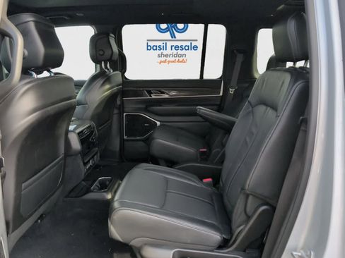 Used 2022 Jeep Wagoneer Series III w/ Premium Group I image 16