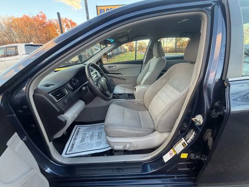 Used 2015 Toyota Camry LE image 9