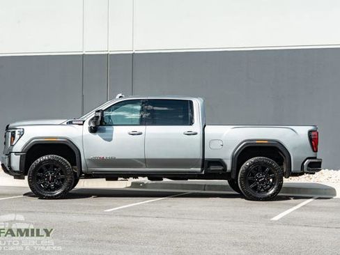 Used 2024 GMC Sierra 2500 AT4 w/ AT4 Preferred Package image 4