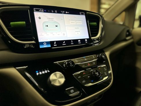 Used 2022 Chrysler Pacifica Touring-L image 20