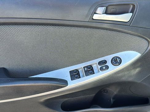 Used 2012 Hyundai Accent GS image 8