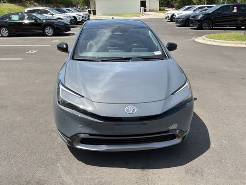 Used 2024 Toyota Prius Limited FWD image 3