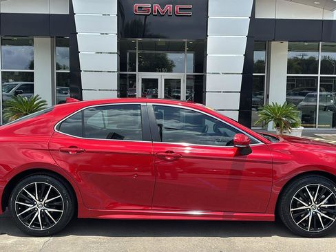 Used 2024 Toyota Camry SE FWD image 8