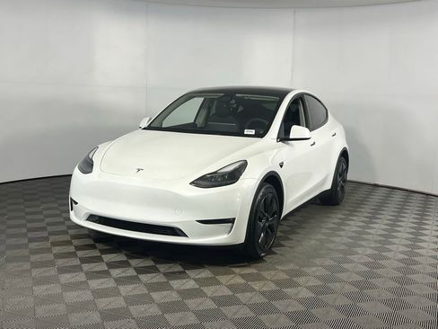Used 2024 Tesla Model Y Long Range image 10