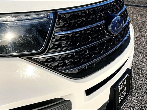 Used 2020 Ford Explorer XLT image 31