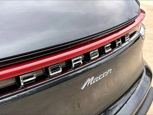 Used 2022 Porsche Macan image 30