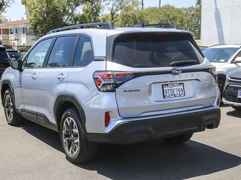 Used 2025 Subaru Forester Premium AWD/4WD image 8
