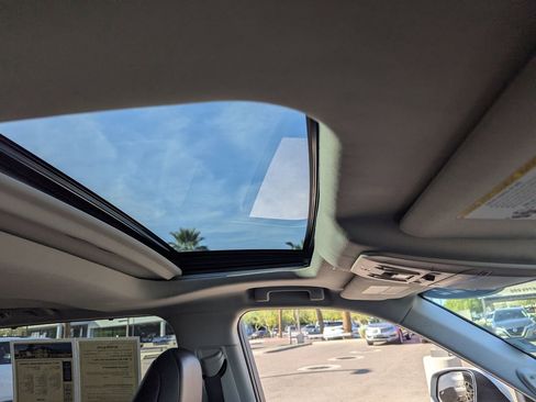 Used 2022 Toyota Highlander Limited image 11