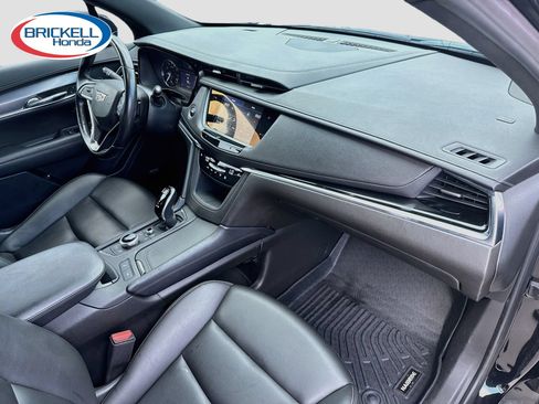 Used 2022 Cadillac XT6 Luxury FWD image 16