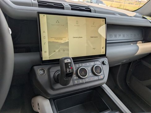 New 2026 Land Rover Defender 110 X-Dynamic SE AWD/4WD image 28