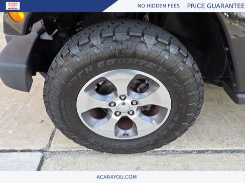 Used 2017 Jeep Wrangler Unlimited Sahara w/ Dual Top Group AWD/4WD image 28