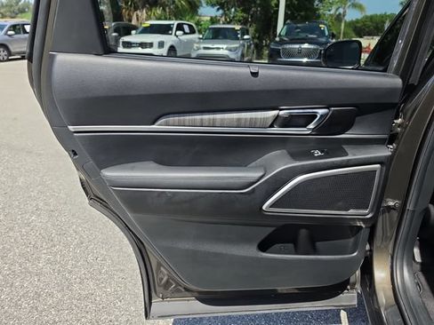 Used 2023 Kia Telluride EX w/ EX Captain's Chair Package FWD image 14