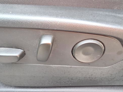 Used 2024 Chevrolet Silverado 2500 Custom w/ Custom Value Package image 32