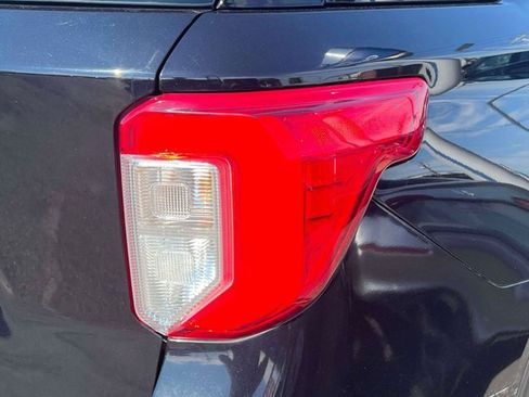 Used 2020 Ford Explorer XLT w/ Equipment Group 202A AWD/4WD image 11