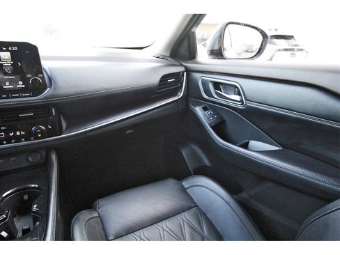 Used 2022 Nissan Rogue Platinum w/ Head-Up Display Package image 10